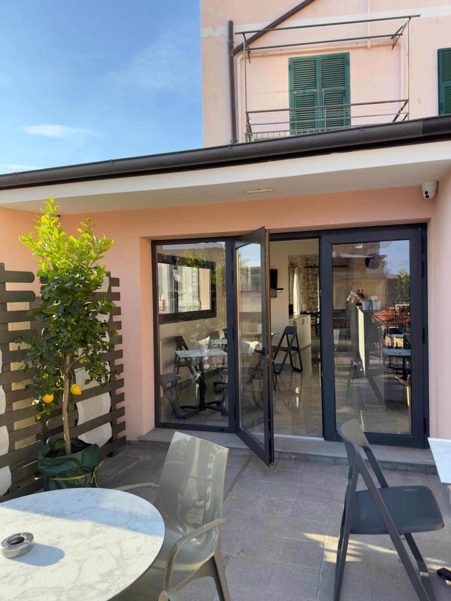 Prima Fila Due Pemium Guest House Sanremo Exterior photo